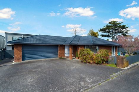 Photo of property in 8 Coupland Court, Glendene, Auckland, 0602