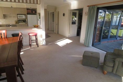 Photo of property in 12 Mana Place, Awapuni, Palmerston North, 4412
