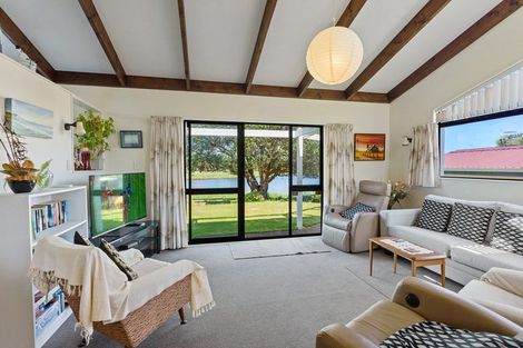 Photo of property in 8 Pio Pio Place, Waikanae Beach, Waikanae, 5036