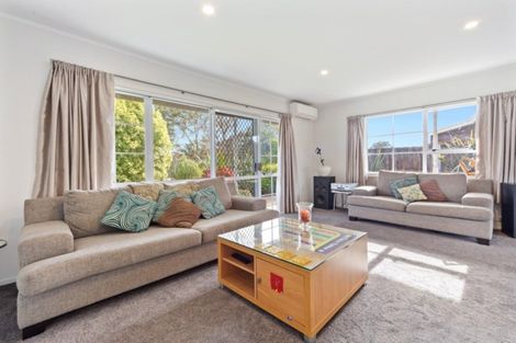 Photo of property in 37 Lachlan Drive, Dinsdale, Hamilton, 3204