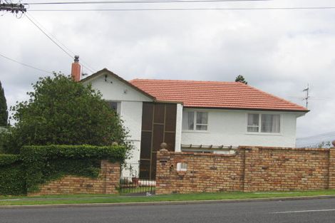 Photo of property in 185 Chivalry Road, Glenfield, Auckland, 0629