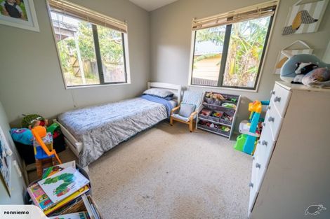 Photo of property in 21 Seabrook Avenue, New Lynn, Auckland, 0600