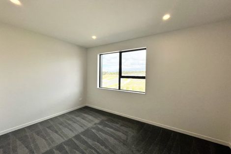 Photo of property in 3 Heketara Way, Massey, Auckland, 0614