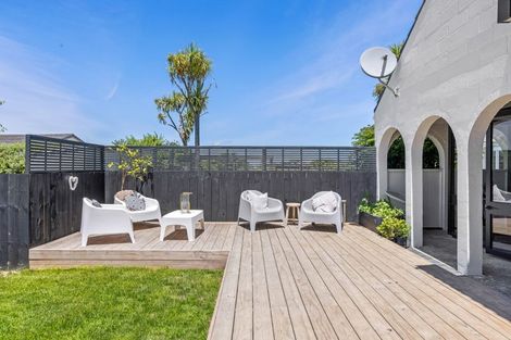 Photo of property in 2/26 Salem Place, Torbay, Auckland, 0630