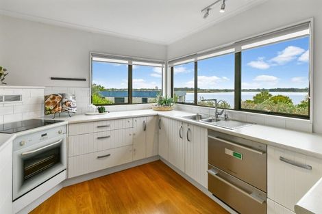 Photo of property in 7 Cumbrian Place, Conifer Grove, Takanini, 2112