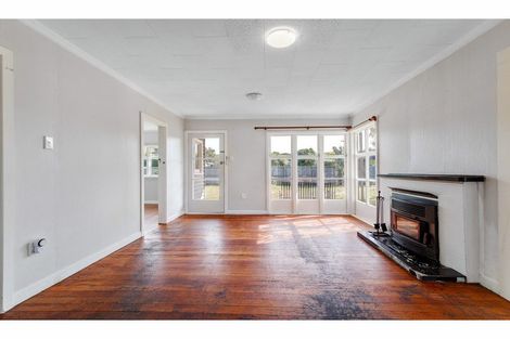 Photo of property in 29 Stalkers Road, Woodend Beach, Woodend, 7691