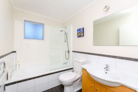 Photo of property in 2/3 Tainui Street, Welbourn, New Plymouth, 4312