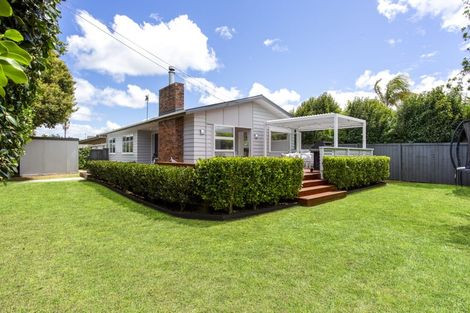 Photo of property in 1/1 Tawa Road, Te Atatu Peninsula, Auckland, 0610