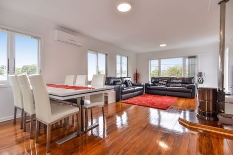 Photo of property in 30 Woodglen Road, Glen Eden, Auckland, 0602