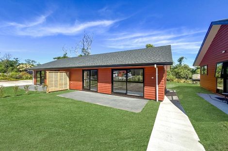 Photo of property in 8 Winnie Close, Acacia Bay, Taupo, 3330