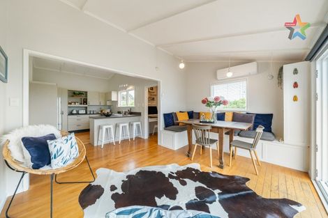 Photo of property in 10 Walnut Way, Maungaraki, Lower Hutt, 5010