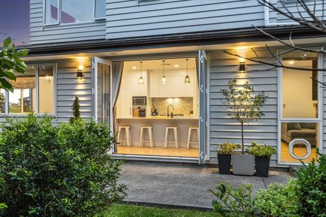 Photo of property in 8 Somerset Place, Stanmore Bay, Whangaparaoa, 0932