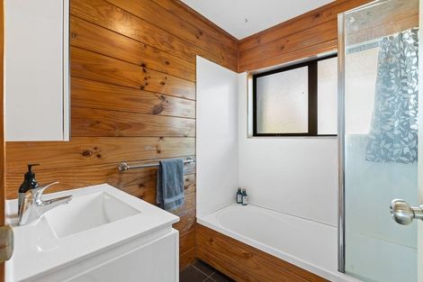 Photo of property in 74a Stanmore Bay Road, Stanmore Bay, Whangaparaoa, 0932