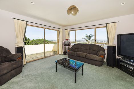 Photo of property in 53 Ribbonwood Crescent, Goodwood Heights, Auckland, 2105