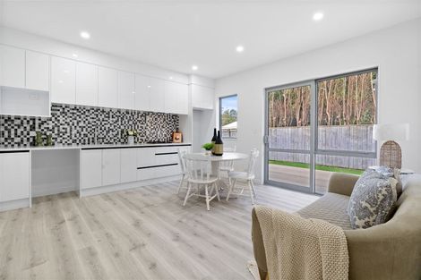 Photo of property in 16 Kilmacrennan Drive, Rosehill, Papakura, 2113