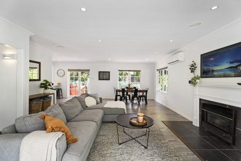 Photo of property in 30 Glencourt Place, Glenfield, Auckland, 0629