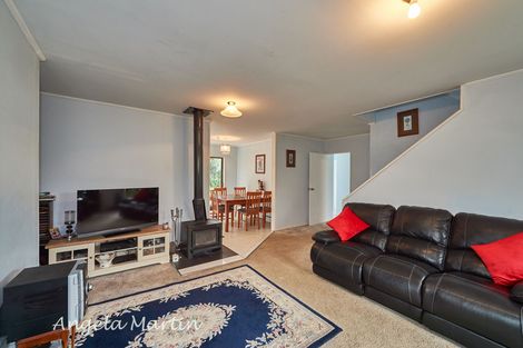 Photo of property in 12 Oak Crescent, Ashhurst, 4810