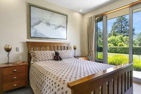 Photo of property in 5 Cameron Drive, Acacia Bay, Taupo, 3385