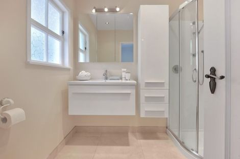 Photo of property in 2/8 Pierce Road, Milford, Auckland, 0620