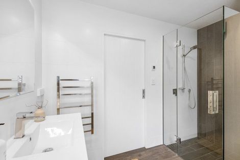 Photo of property in 4 Lewisham Park, St Albans, Christchurch, 8052