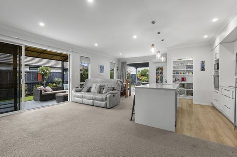 Photo of property in 77 Sandhurst Drive, Papamoa Beach, Papamoa, 3118