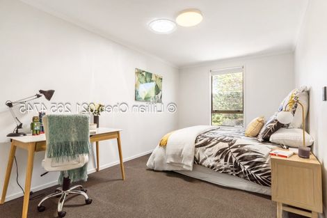 Photo of property in 33 Verdale Circle, Glen Eden, Auckland, 0602