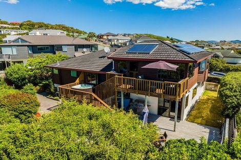 Photo of property in 12 Dornoch Place, Papakowhai, Porirua, 5024