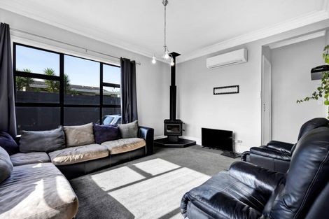 Photo of property in 9 Carrington Street, Inglewood, 4330