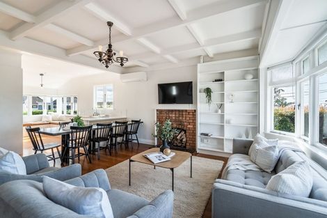 Photo of property in 1/223 Onewa Road, Birkenhead, Auckland, 0626