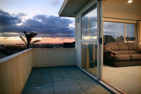 Photo of property in 53 Ribbonwood Crescent, Goodwood Heights, Auckland, 2105