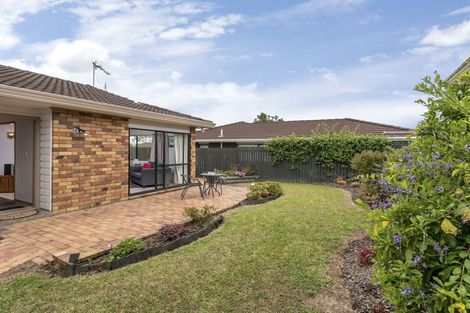 Photo of property in 14b Billabong Place, Botany Downs, Auckland, 2010