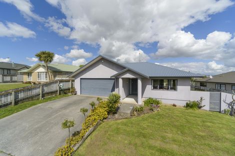 Photo of property in 22 Logan Way, Kelvin Grove, Palmerston North, 4414