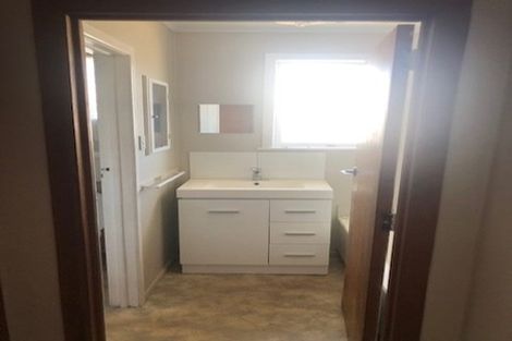 Photo of property in 28 Airdrie Road, Ranui, Auckland, 0612