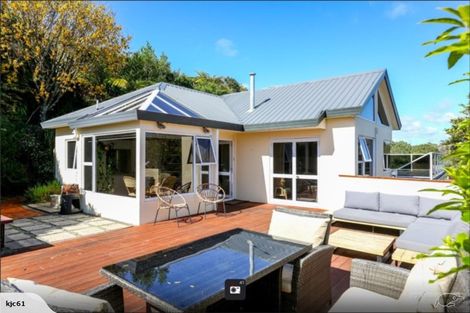 Photo of property in 7 Sequoia Grove, Merrilands, New Plymouth, 4312