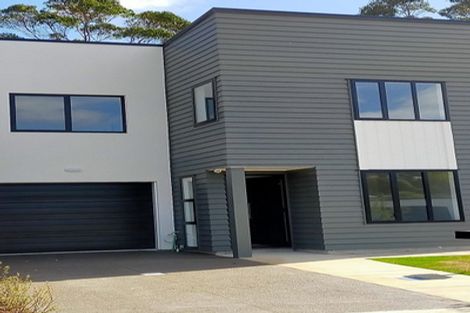 Photo of property in 5b Breakwater Way, Whitby, Porirua, 5024