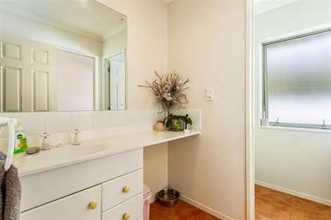 Photo of property in 278 Boord Crescent, Kumeu, 0891