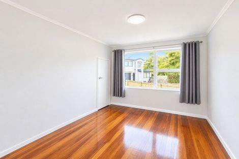 Photo of property in 97 Riverpark Crescent, Henderson, Auckland, 0610