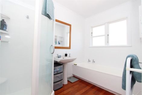 Photo of property in 95 Kenmore Street, Newlands, Wellington, 6037