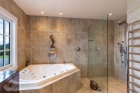 Photo of property in 423 Gillespie Place, Acacia Bay, Taupo, 3385