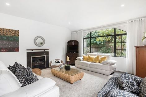 Photo of property in 2/8 Tui Glen Road, Birkenhead, Auckland, 0626