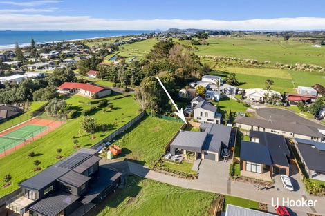 Photo of property in 6 Beau Lane, Waihi Beach, 3611