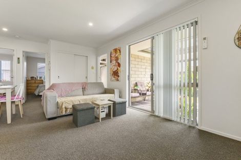 Photo of property in 1 Lance Way, Papamoa, 3118