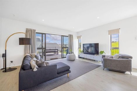 Photo of property in 15 Kaipuke Crescent, Gulf Harbour, Whangaparaoa, 0930