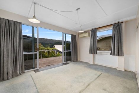 Photo of property in 15 Taranaki Street, Picton, 7220