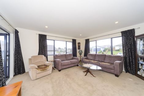 Photo of property in 22 Logan Way, Kelvin Grove, Palmerston North, 4414