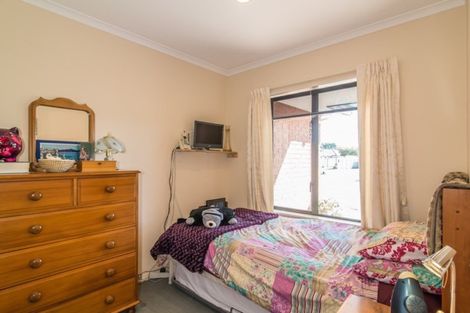 Photo of property in 139 Guildford Drive, Paraparaumu Beach, Paraparaumu, 5032