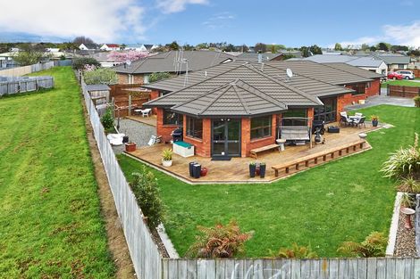 Photo of property in 14 Brookside Close, Highbury, Palmerston North, 4412