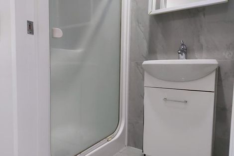 Photo of property in 17 Burgundy Park Avenue, Henderson, Auckland, 0612