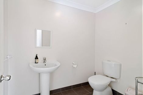Photo of property in 28 Holden Avenue, Holdens Bay, Rotorua, 3010