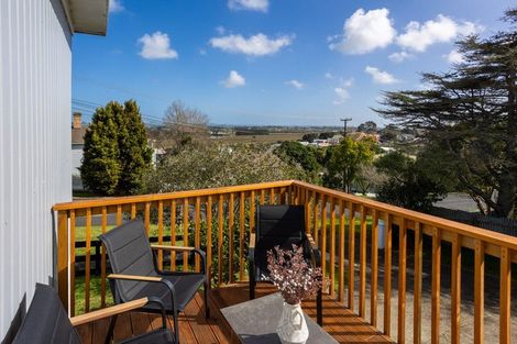 Photo of property in 33 Porter Crescent, Helensville, 0800